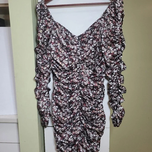 ❤️ 3 for $35 Pretty little thing ditsy long sleeve floral satin runched dress 8 - Picture 7 of 11